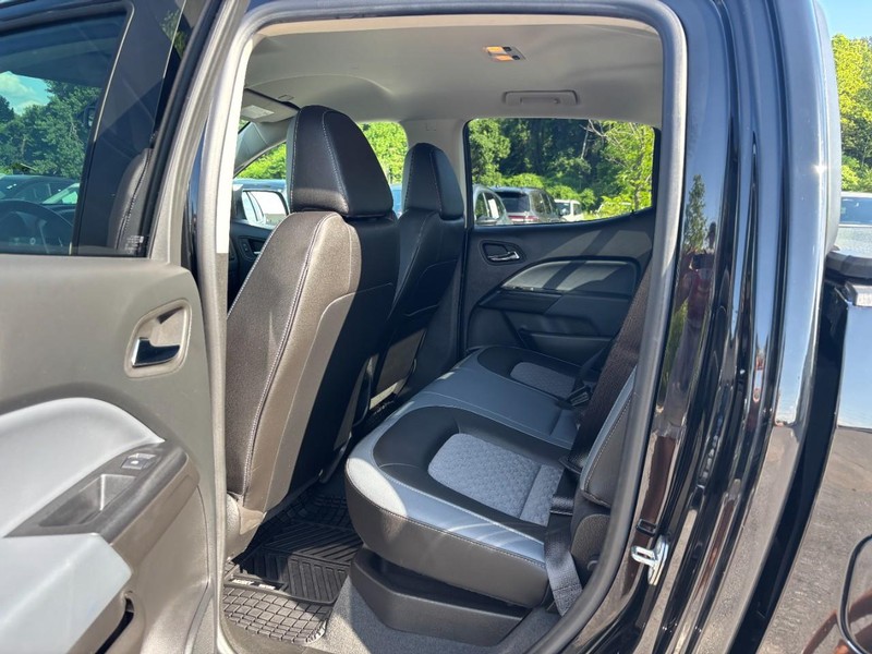 Chevrolet Colorado Vehicle Full-screen Gallery Image 12
