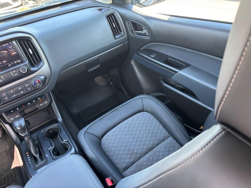 Chevrolet Colorado Vehicle Full-screen Gallery Image 15