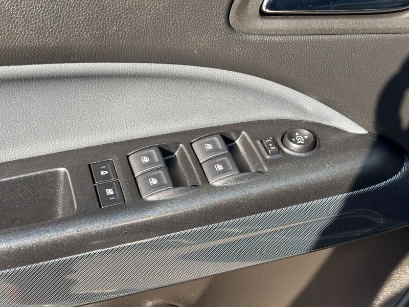Chevrolet Colorado Vehicle Full-screen Gallery Image 17