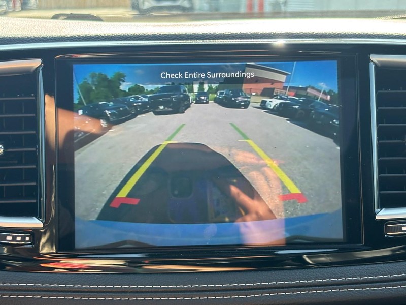 Chrysler Pacifica Vehicle Full-screen Gallery Image 22