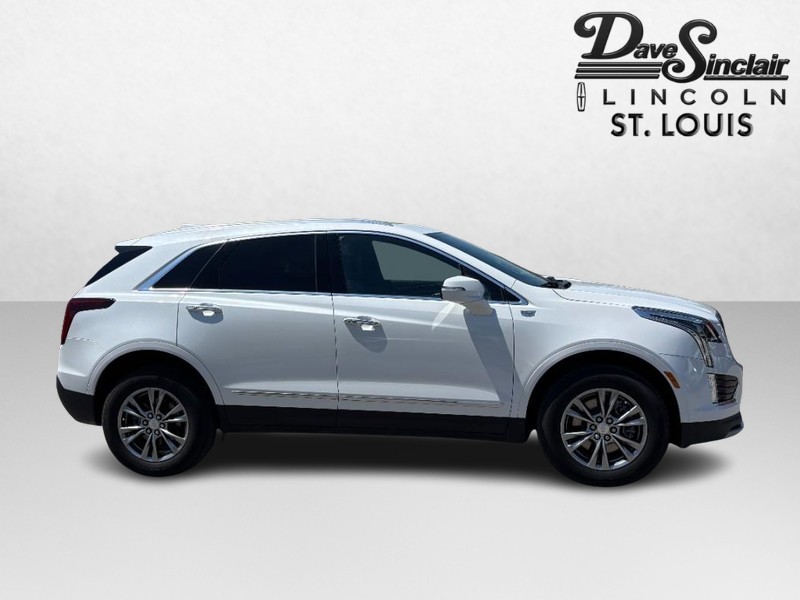 Cadillac XT5 Vehicle Full-screen Gallery Image 02