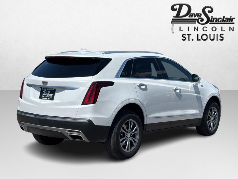 Cadillac XT5 Vehicle Full-screen Gallery Image 03