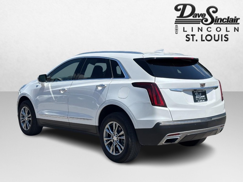 Cadillac XT5 Vehicle Full-screen Gallery Image 05