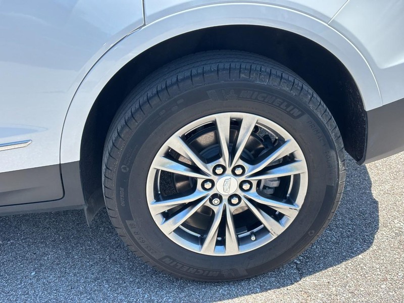 Cadillac XT5 Vehicle Full-screen Gallery Image 10