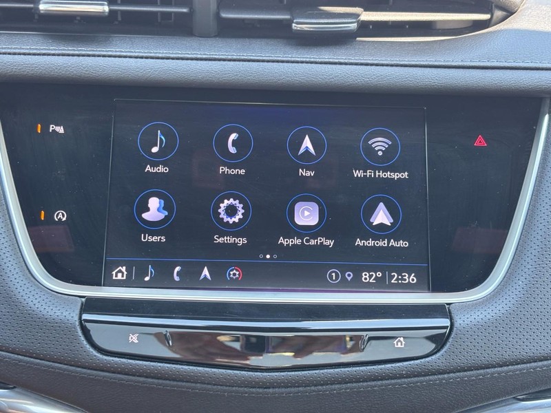 Cadillac XT5 Vehicle Full-screen Gallery Image 19