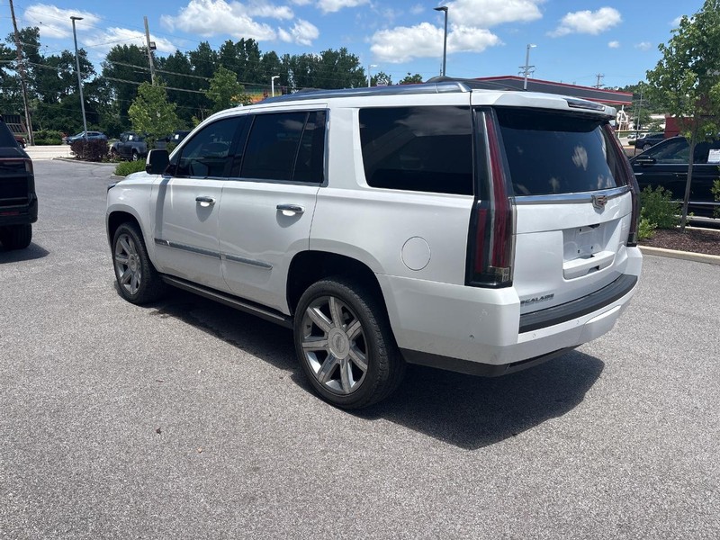 Cadillac Escalade Vehicle Full-screen Gallery Image 02