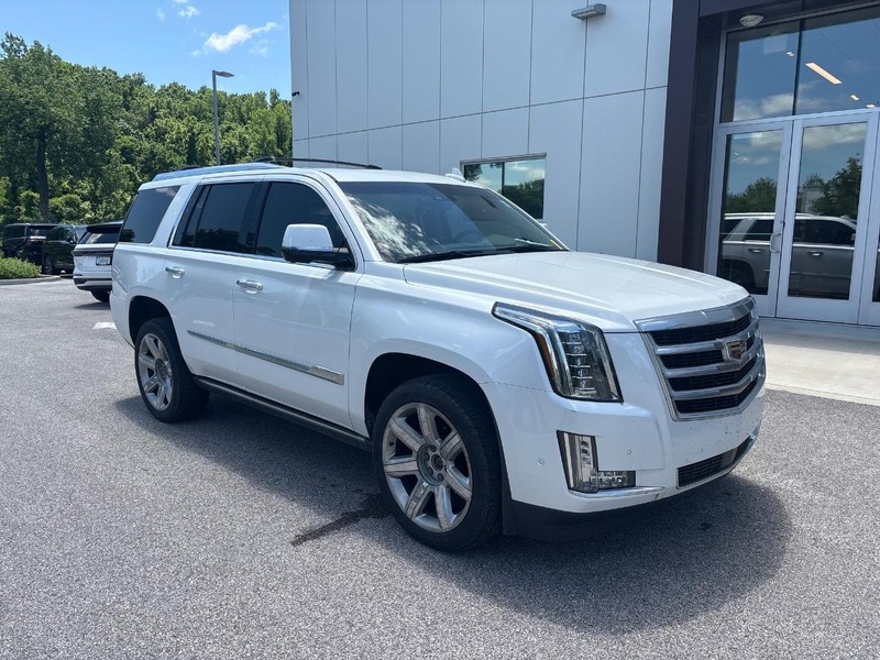 Cadillac Escalade Vehicle Full-screen Gallery Image 04