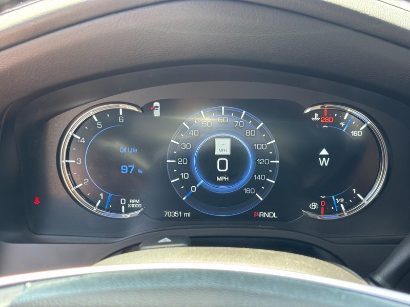 Cadillac Escalade Vehicle Full-screen Gallery Image 21