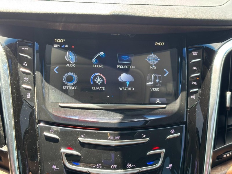 Cadillac Escalade Vehicle Full-screen Gallery Image 22