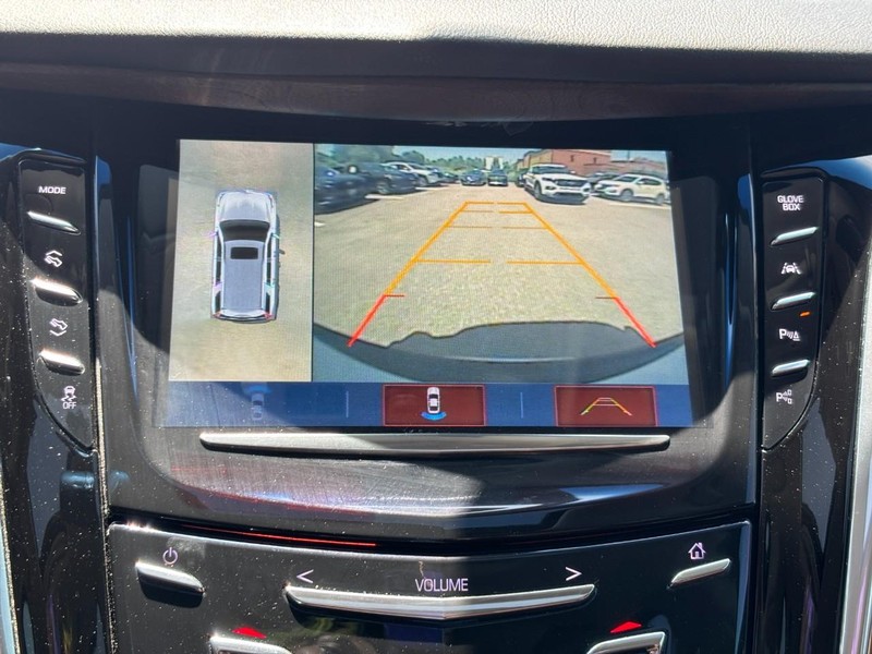 Cadillac Escalade Vehicle Full-screen Gallery Image 24