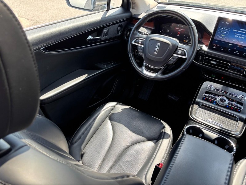 Lincoln Nautilus Vehicle Full-screen Gallery Image 13