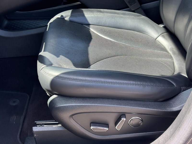 Lincoln Nautilus Vehicle Full-screen Gallery Image 17
