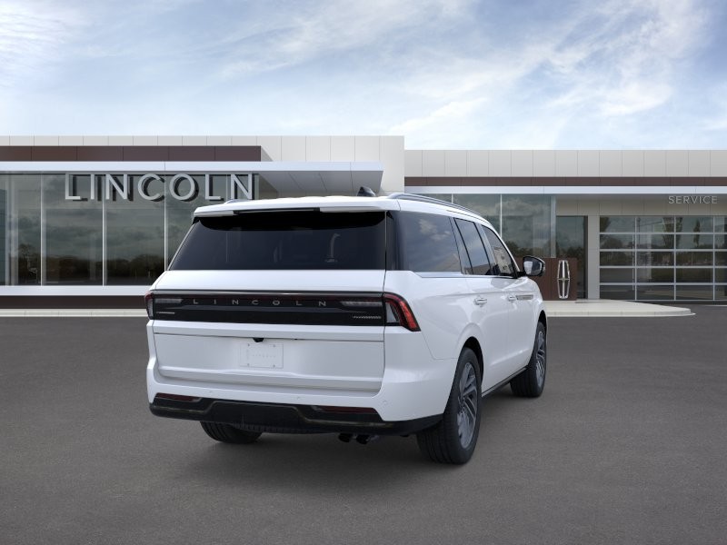 Lincoln Navigator Vehicle Full-screen Gallery Image 09