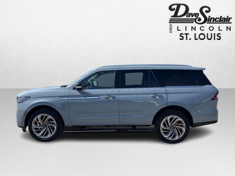 Lincoln Navigator Vehicle Full-screen Gallery Image 06