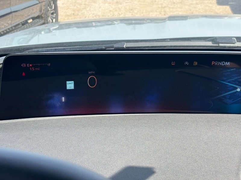 Lincoln Navigator Vehicle Full-screen Gallery Image 21