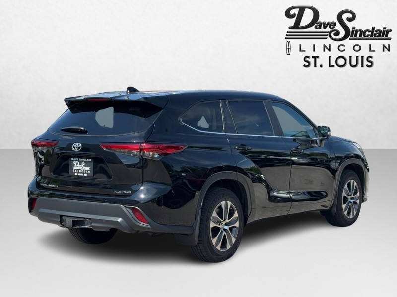 Toyota Highlander Vehicle Full-screen Gallery Image 03