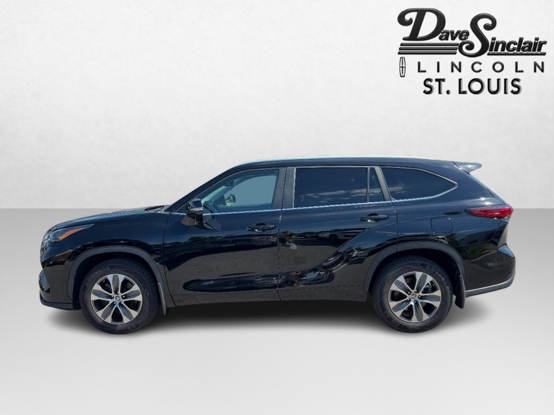 Toyota Highlander Vehicle Full-screen Gallery Image 06