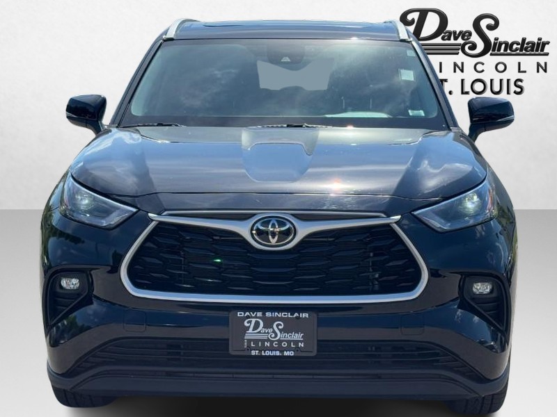 Toyota Highlander Vehicle Full-screen Gallery Image 09