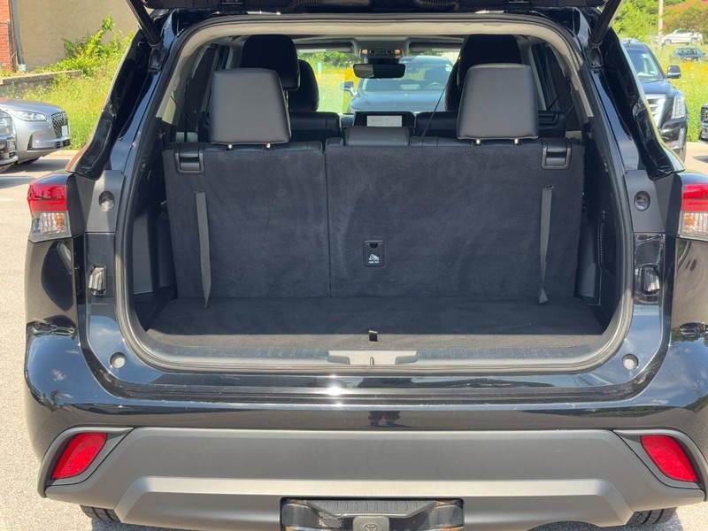 Toyota Highlander Vehicle Full-screen Gallery Image 10