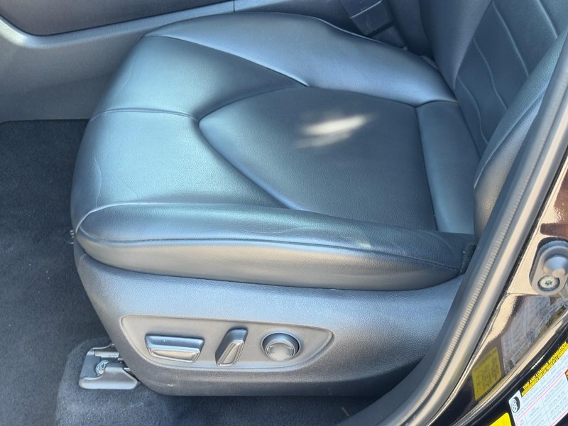 Toyota Highlander Vehicle Full-screen Gallery Image 19