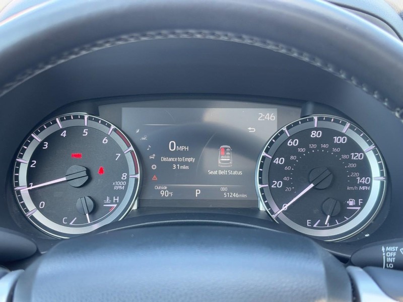 Toyota Highlander Vehicle Full-screen Gallery Image 21