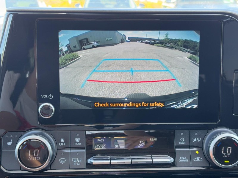 Toyota Highlander Vehicle Full-screen Gallery Image 23