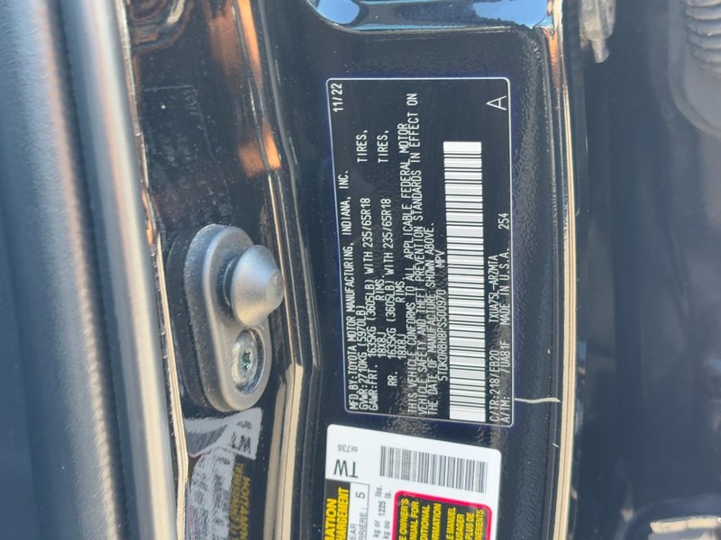 Toyota Highlander Vehicle Full-screen Gallery Image 25