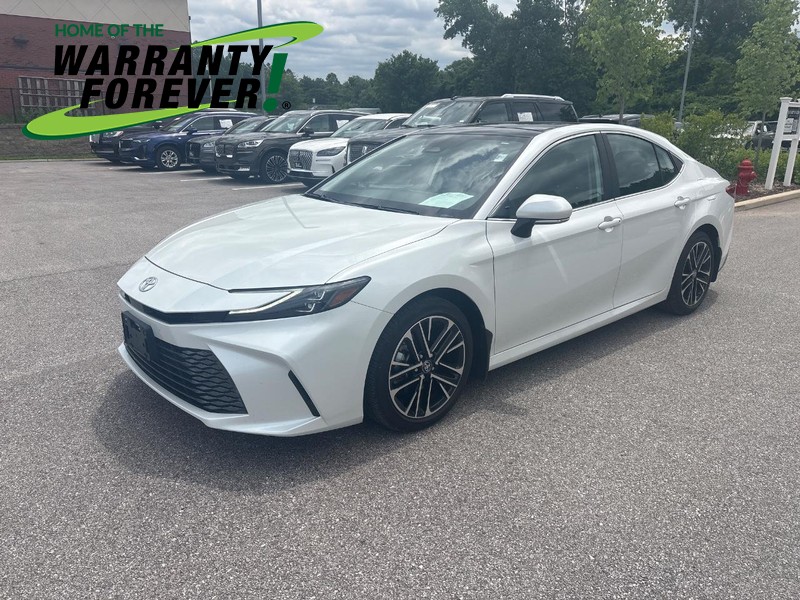 2025 Toyota Camry XLE Hybrid's photo