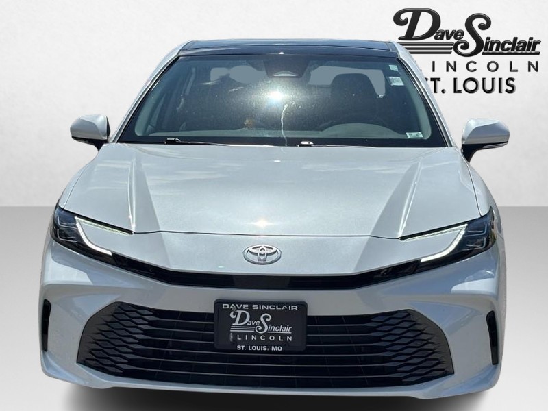 Toyota Camry Vehicle Full-screen Gallery Image 09