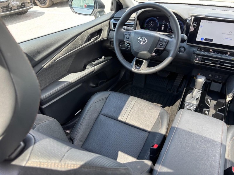 Toyota Camry Vehicle Full-screen Gallery Image 13