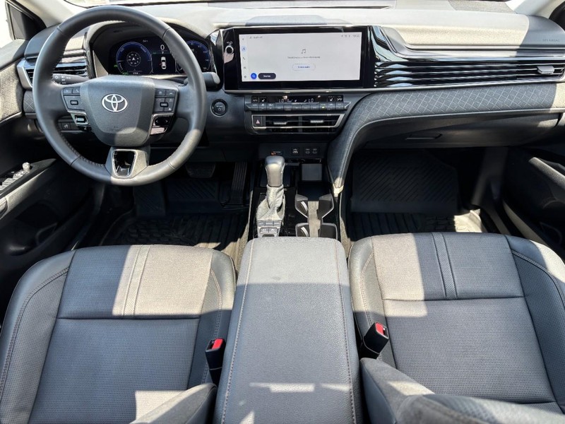 Toyota Camry Vehicle Full-screen Gallery Image 14