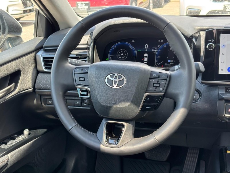Toyota Camry Vehicle Full-screen Gallery Image 16