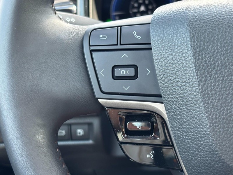 Toyota Camry Vehicle Full-screen Gallery Image 19