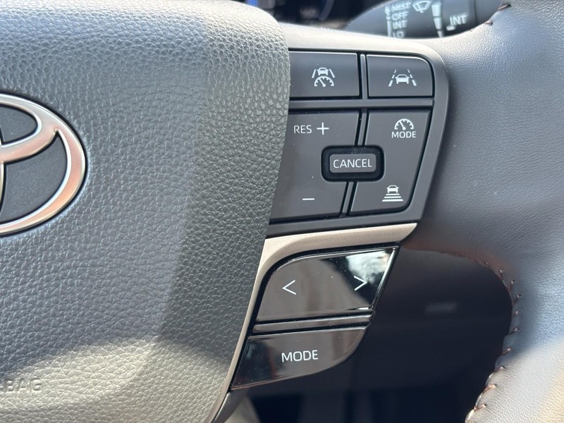 Toyota Camry Vehicle Full-screen Gallery Image 20