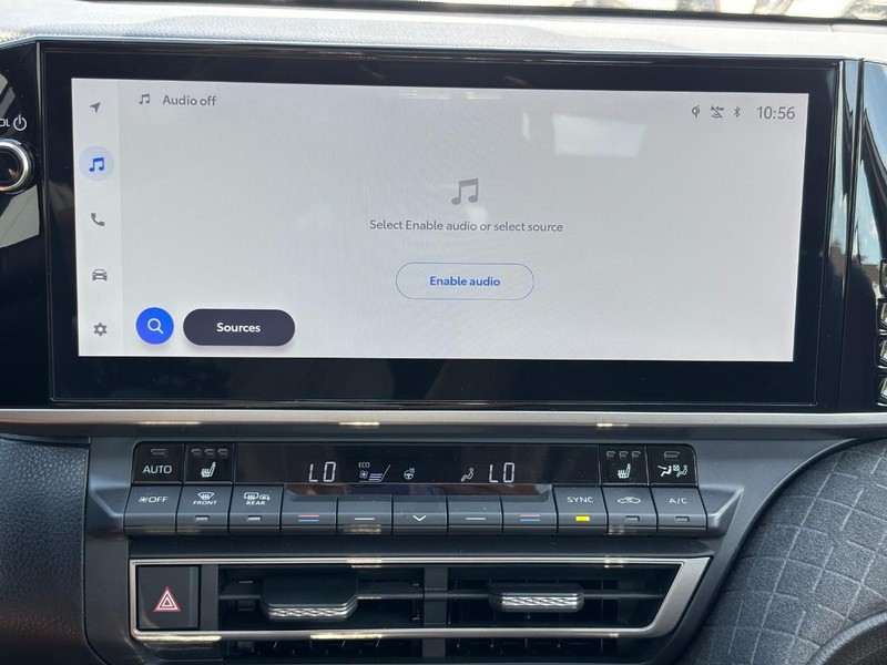 Toyota Camry Vehicle Full-screen Gallery Image 22