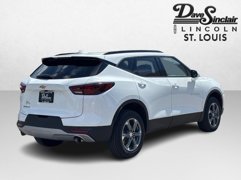 Chevrolet Blazer Vehicle Full-screen Gallery Image 03