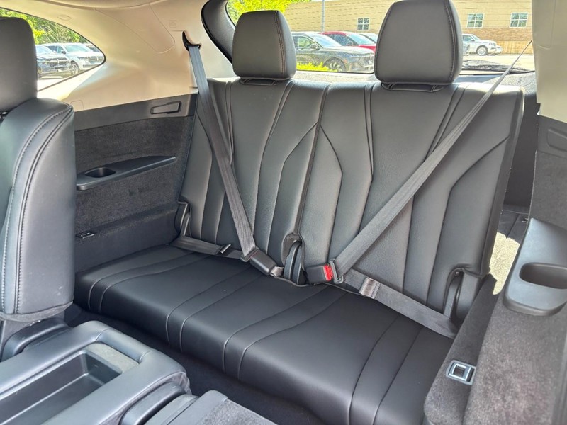 Acura MDX Vehicle Full-screen Gallery Image 11