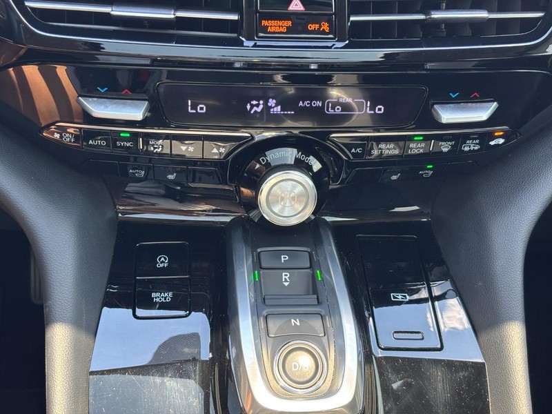 Acura MDX Vehicle Full-screen Gallery Image 23