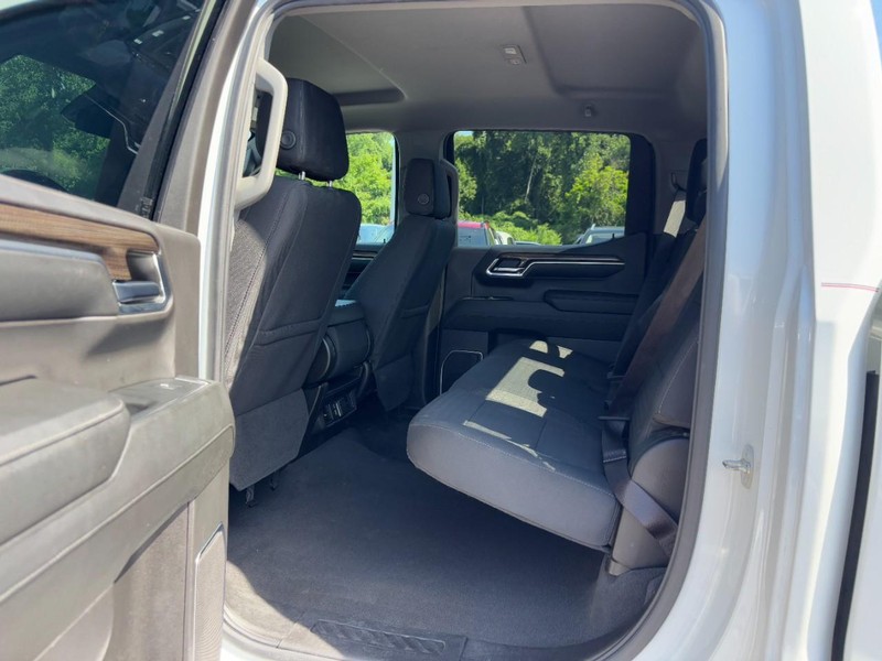 Chevrolet Silverado 1500 Vehicle Full-screen Gallery Image 12