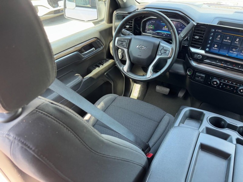 Chevrolet Silverado 1500 Vehicle Full-screen Gallery Image 13