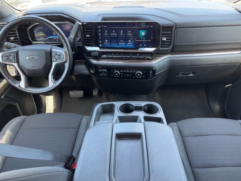 Chevrolet Silverado 1500 Vehicle Full-screen Gallery Image 14