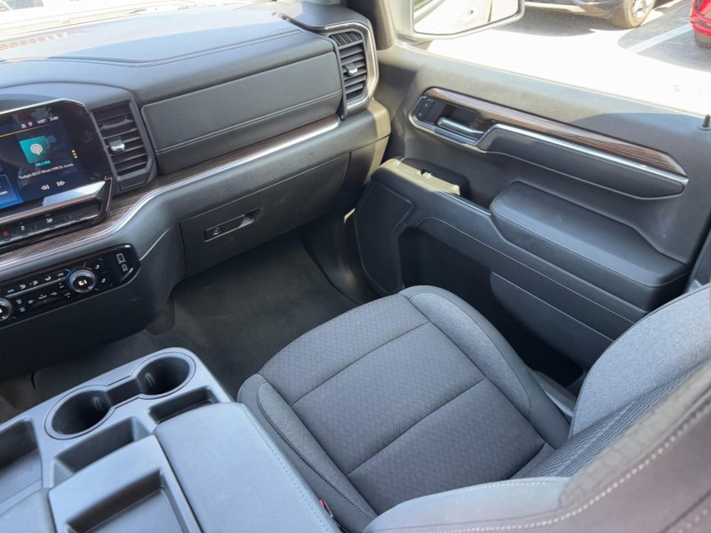 Chevrolet Silverado 1500 Vehicle Full-screen Gallery Image 15