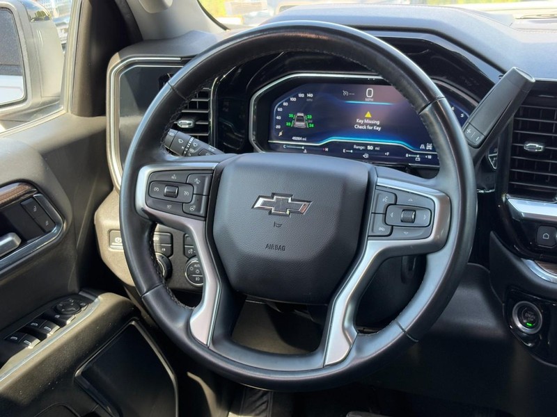 Chevrolet Silverado 1500 Vehicle Full-screen Gallery Image 16