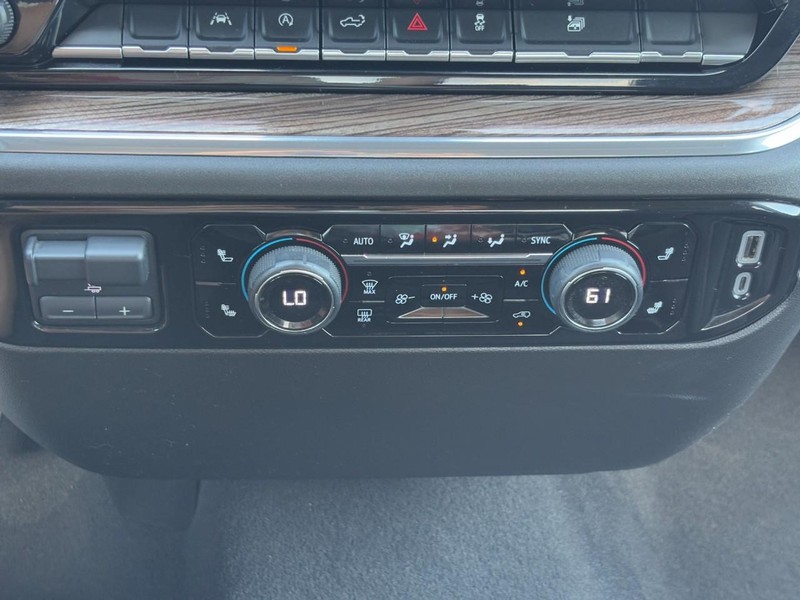 Chevrolet Silverado 1500 Vehicle Full-screen Gallery Image 23