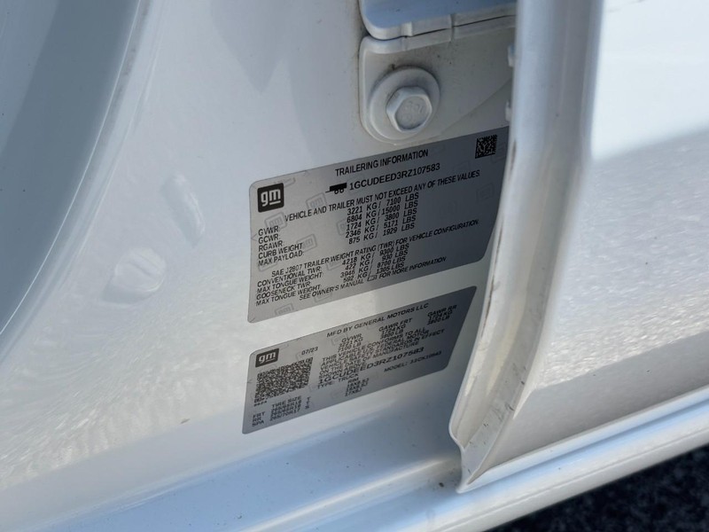 Chevrolet Silverado 1500 Vehicle Full-screen Gallery Image 24