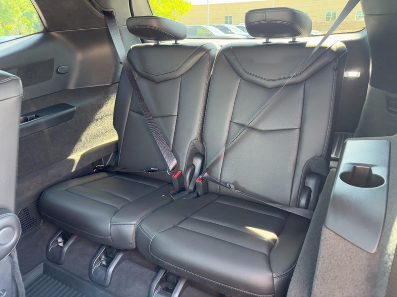 Cadillac XT6 Vehicle Full-screen Gallery Image 11