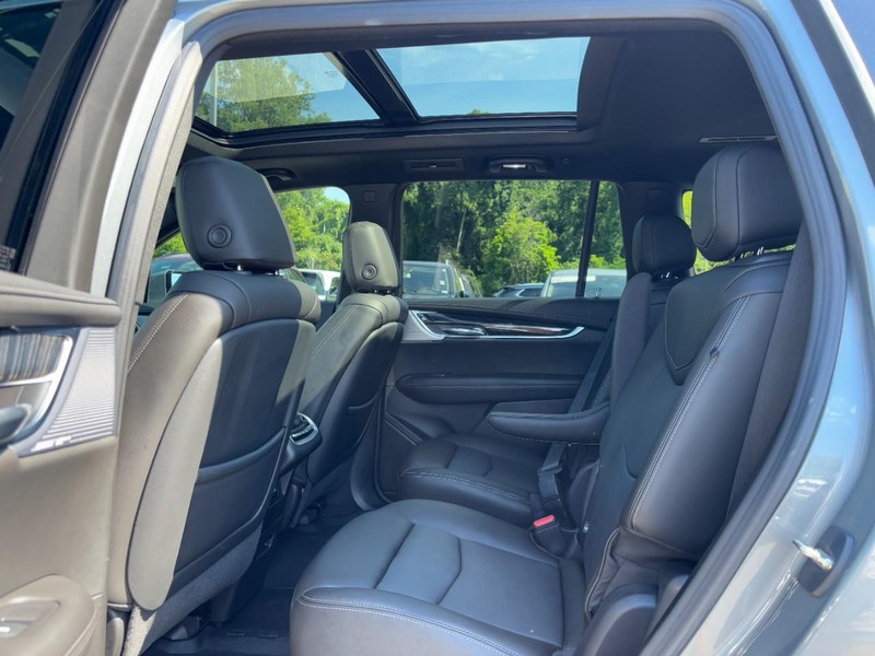 Cadillac XT6 Vehicle Full-screen Gallery Image 12