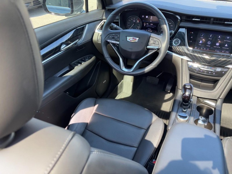 Cadillac XT6 Vehicle Full-screen Gallery Image 13