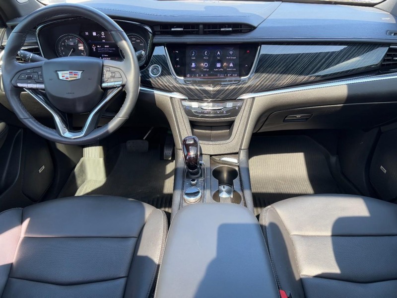 Cadillac XT6 Vehicle Full-screen Gallery Image 14