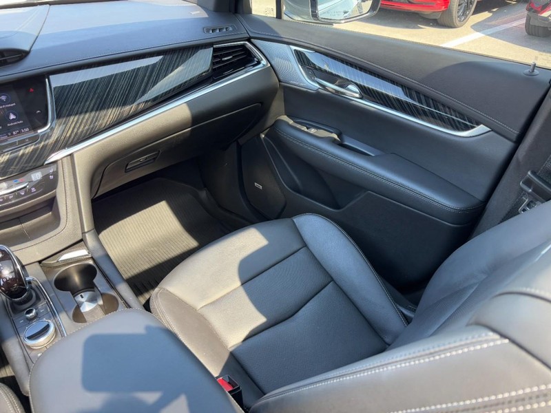 Cadillac XT6 Vehicle Full-screen Gallery Image 15